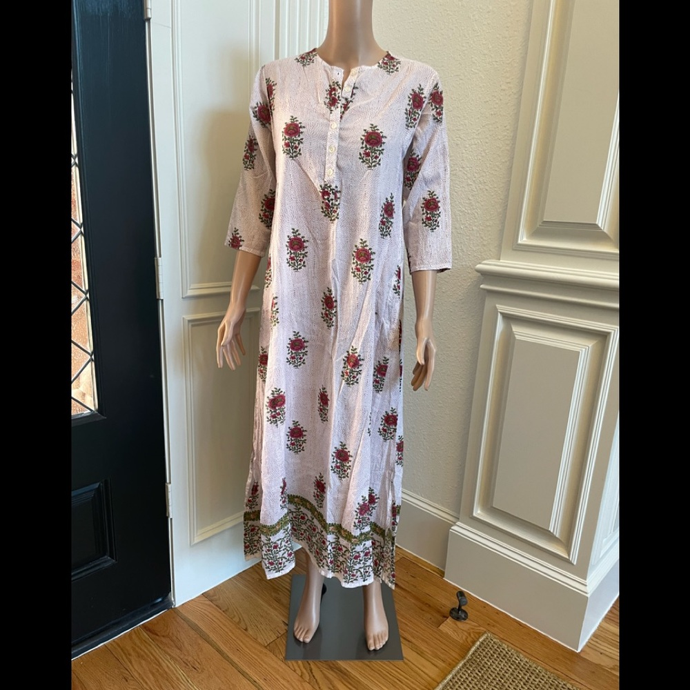 Roller Rabbit light weight kaftan style dress.  Maxi length, size XS